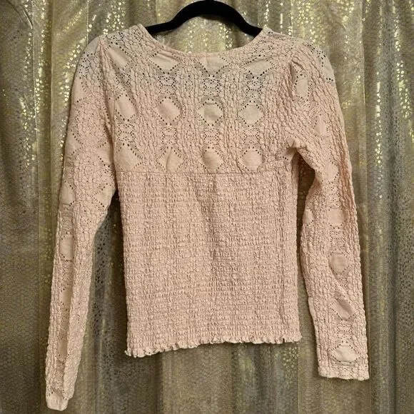 Gimmicks by BKE Light Peach Eyelet Smocked Stretch Henley Large‎ - Picture 2 of 11